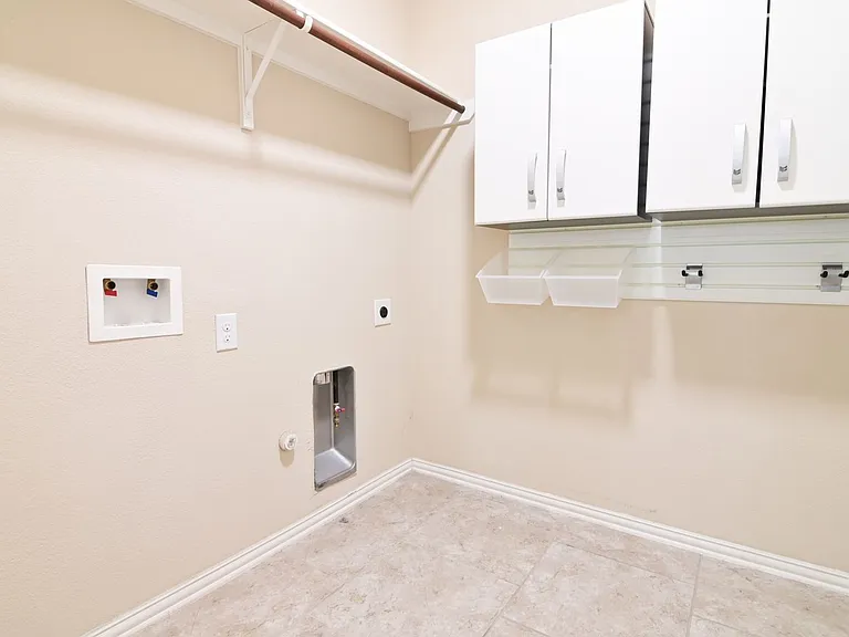 6715 Hall Of Fame Blvd — Photo 28
