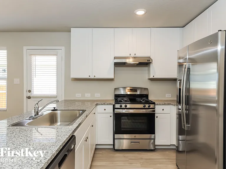 10719 Prusiner Dr — Photo 7