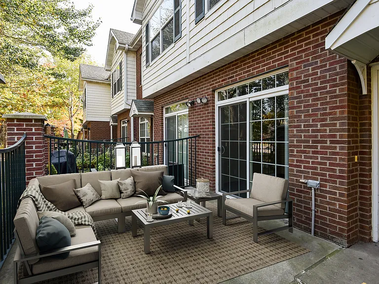 Maple Ridge Townhomes — Photo 8