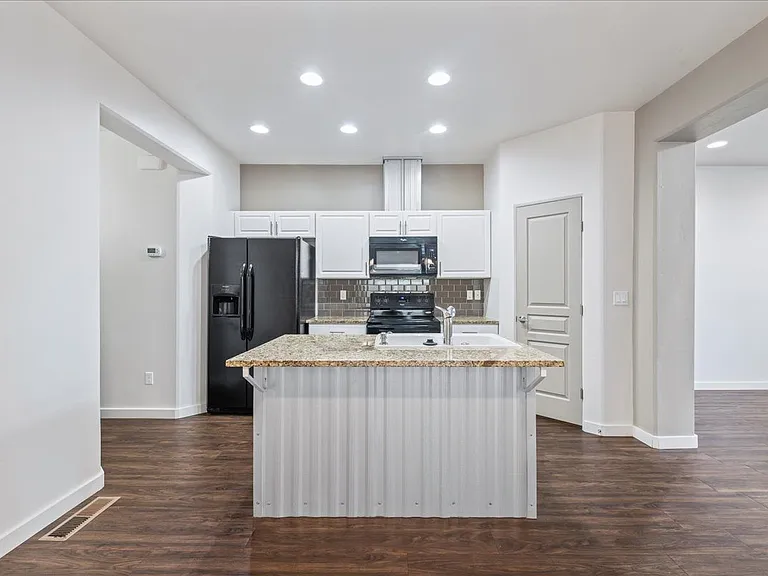 Verraso Village Townhomes — Photo 31