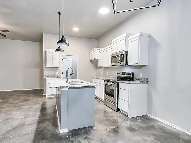 816 Coles Crk — Photo 12