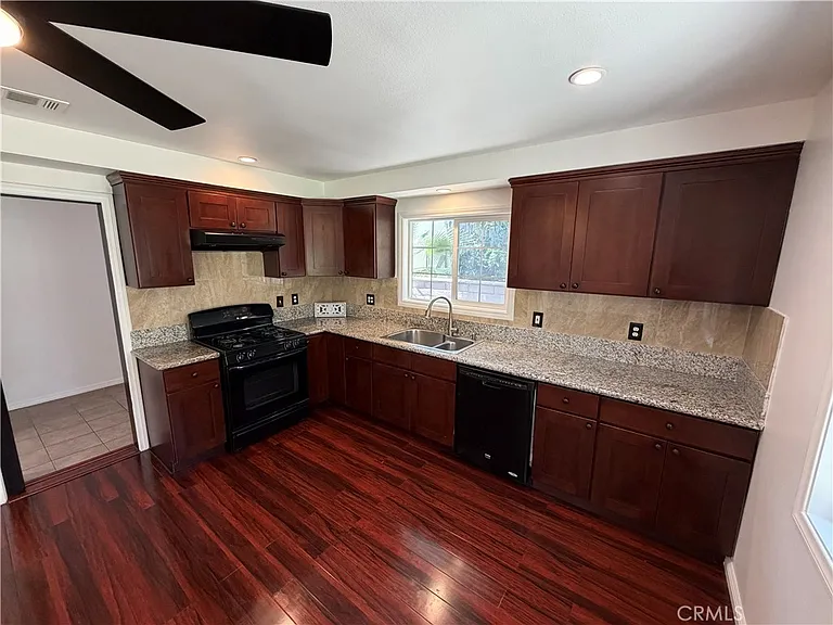 12291 Hampton Ave — Photo 7
