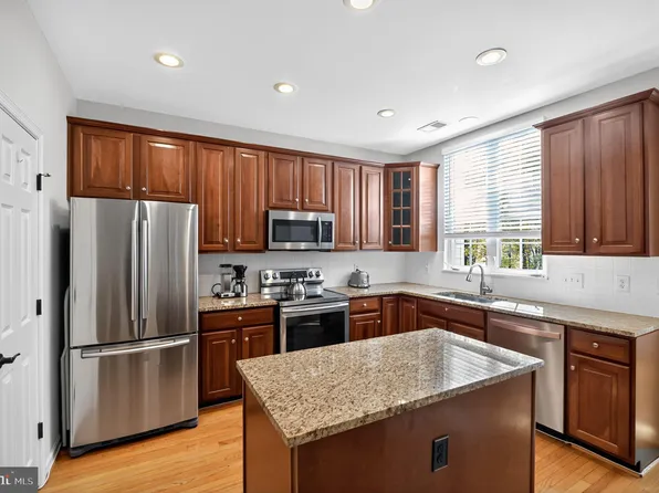 8503 Bertsky Ln, Lorton, VA 22079