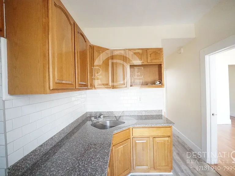 429 48th St #3 — Photo 8