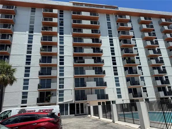 2075 NE 164th St APT 105, North Miami Beach, FL 33162