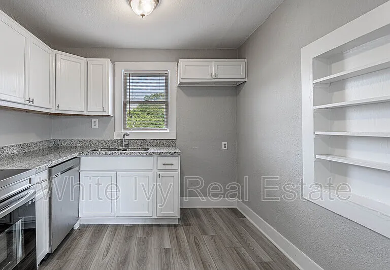 200 W Caroline St #B — Photo 9