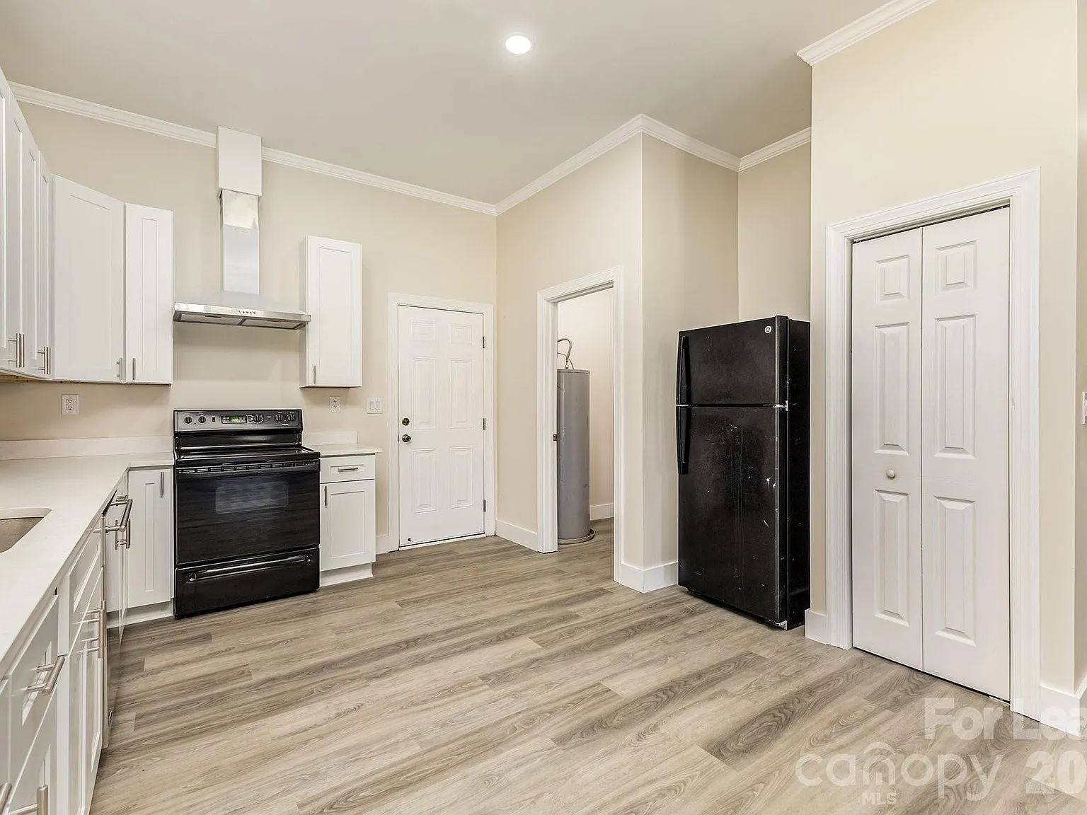 3 bed, 2.0 bath, 1597 sqft, $2,000 — Photo 4