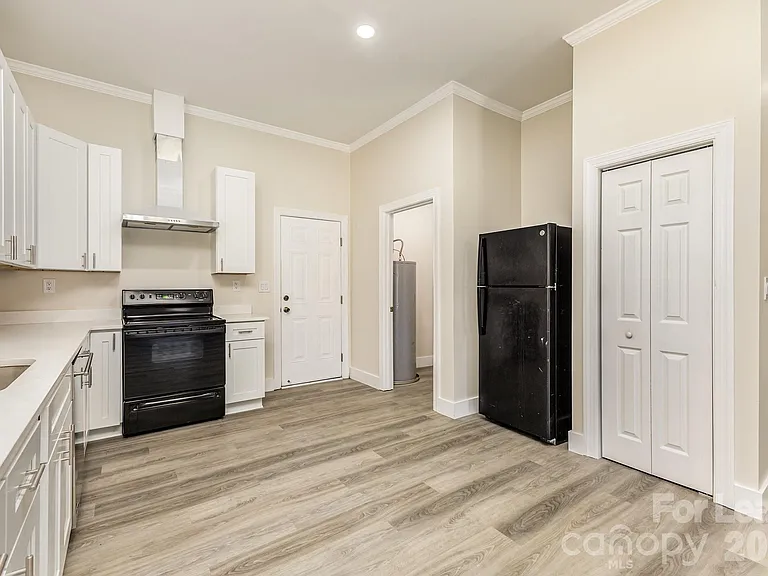 1205 S Lafayette St — Photo 4