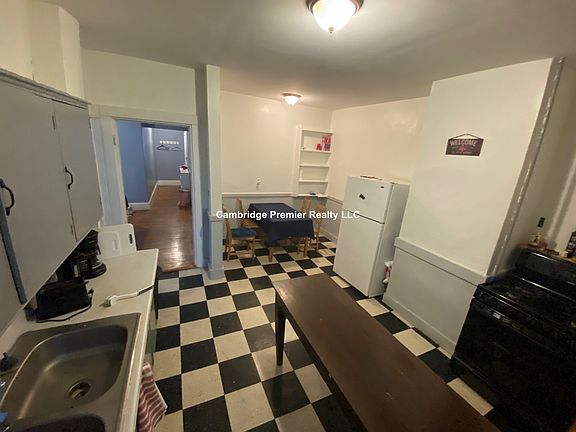 2nd image of 474 Putnam Ave #1