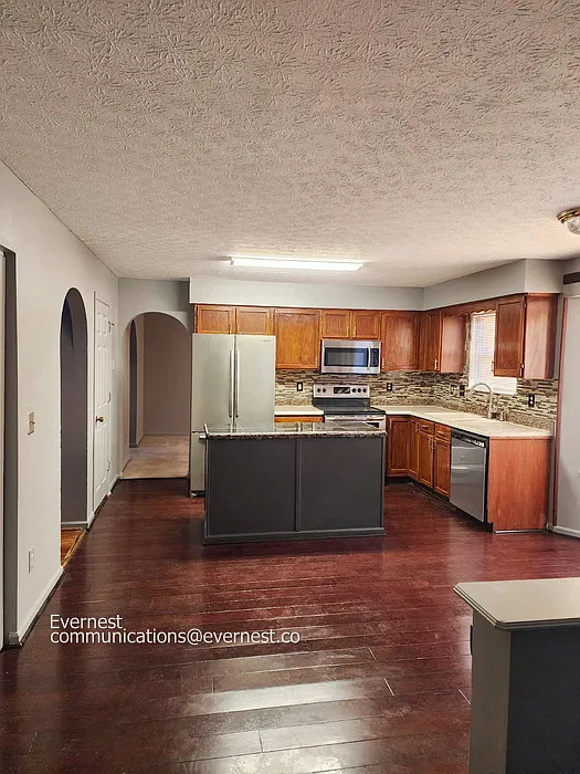 4 bed, 2.5 bath, 2214 sqft, $2,750 — Photo 3