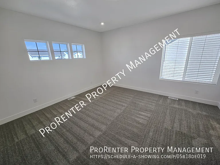 3111 S Edgewater Cv — Photo 15