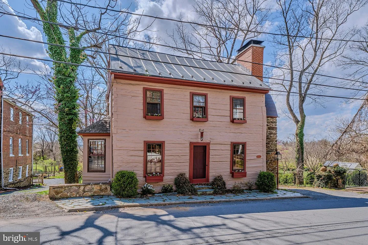 40145 Main St photo 1