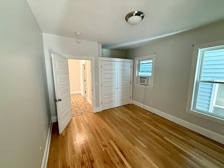 48 Lambert Ave — Photo 8