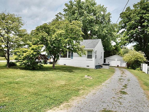 3rd image of 6006 SW Chalmers Dr