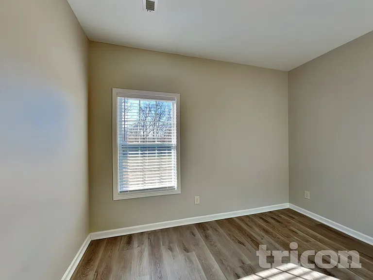 1862 Camelot Dr — Photo 11