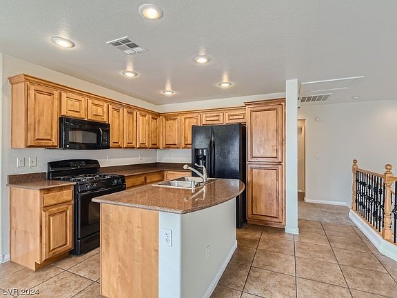 5th image of 9395 Black Wolf Ave