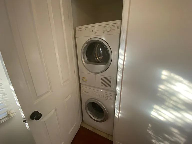 Washer/Dryer in unit