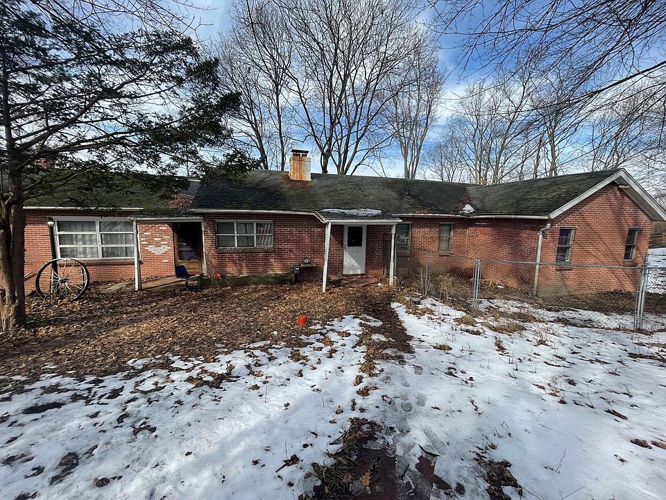 1st image of 2740 Brook Dr