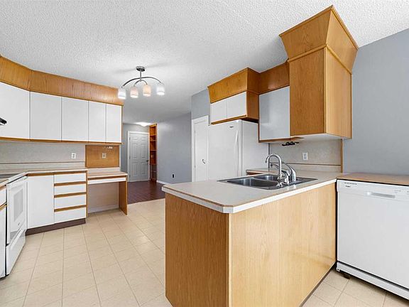 3rd image of 5114 E 48th St