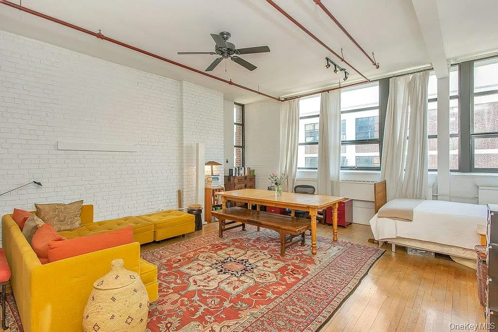 Studio, 1.0 bath, 660 sqft, $2,300 — Photo 2