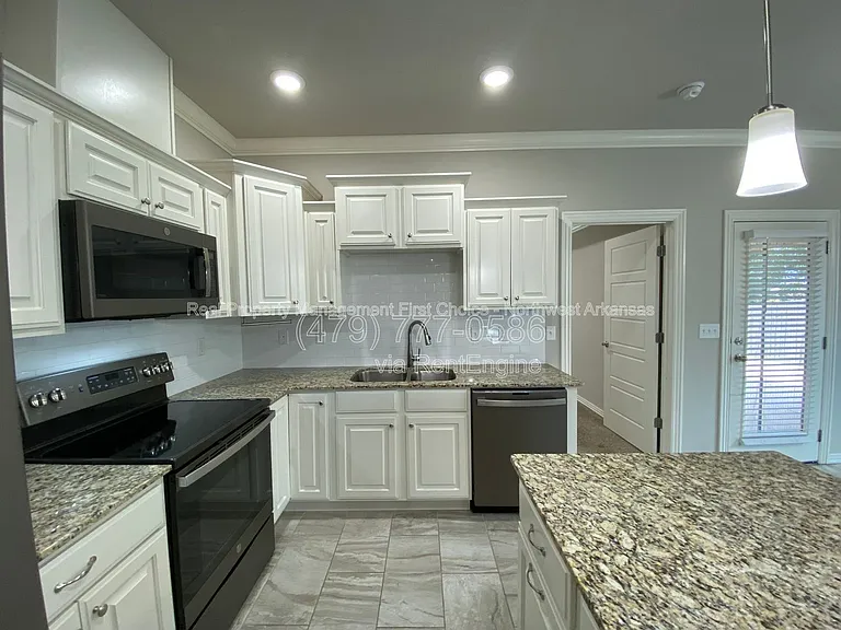 109 S Geranium Ln — Photo 9