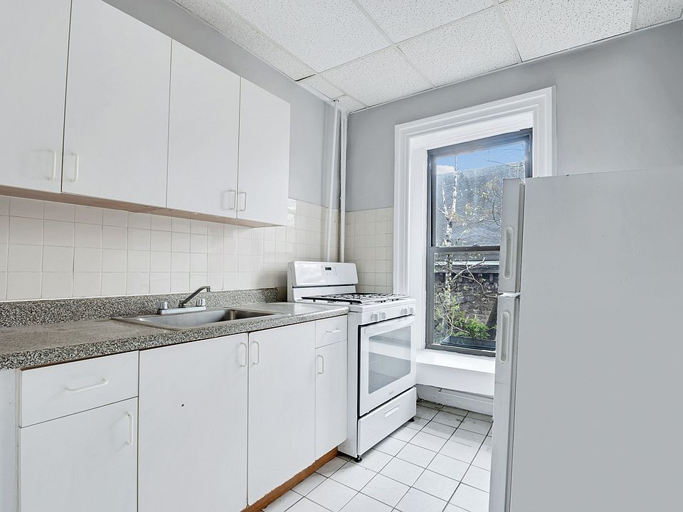2nd image of 152 Montague St #3R