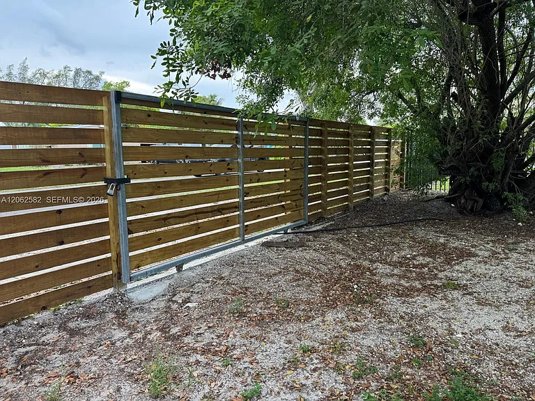 1701 NW 13th Ct — Photo 13