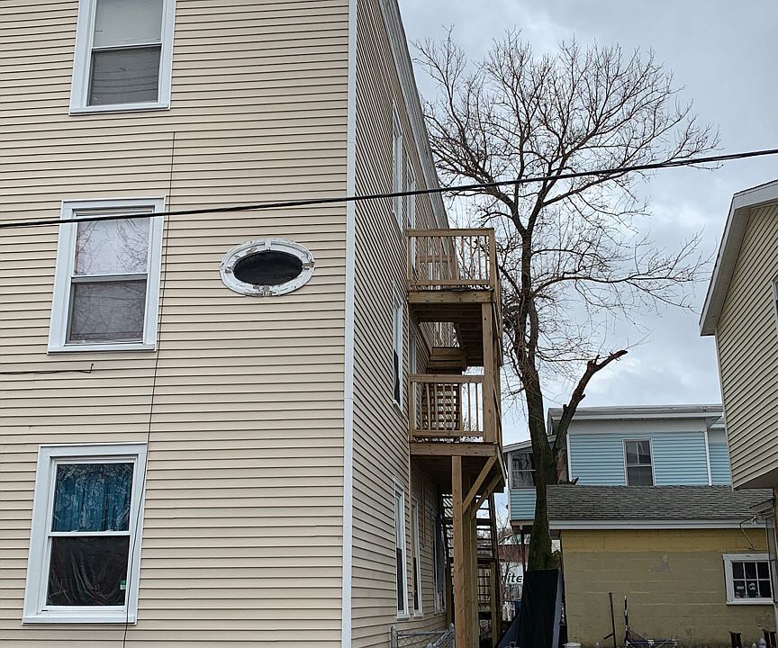 2nd image of 62 Washington St APT 2