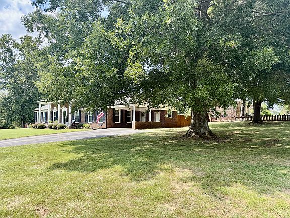 5th image of 301 Roberta Ln