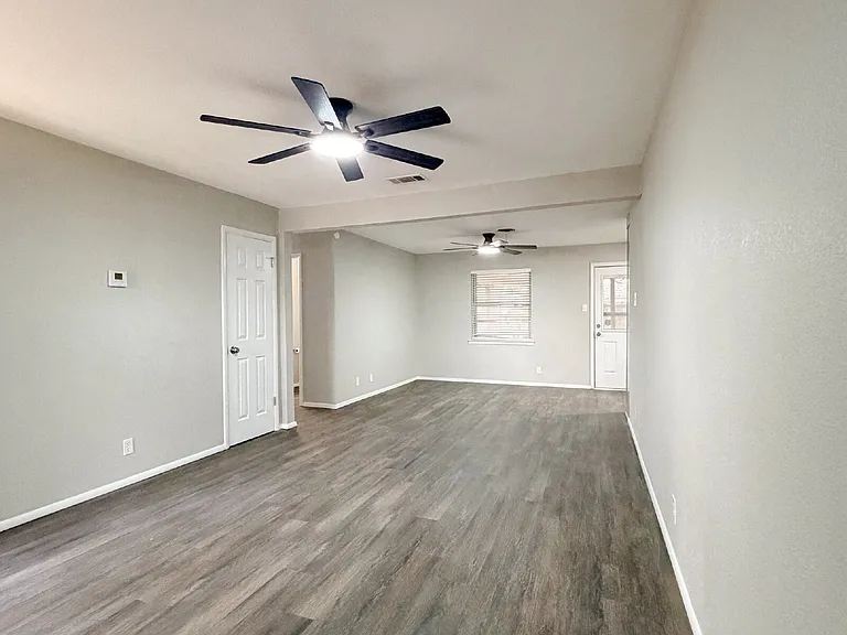 549 NW Hillery St — Photo 6