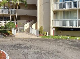 7051 Environ Blvd APT 132, Lauderhill, FL 33319