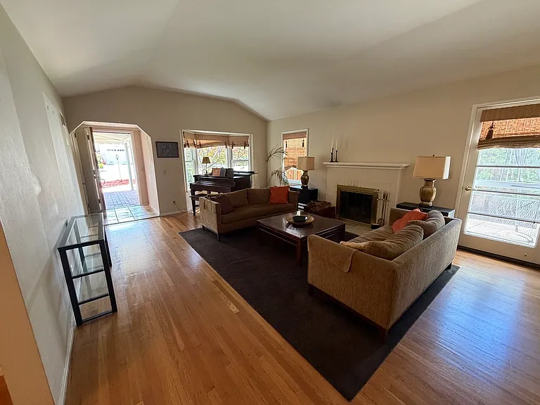 557 Emerald Ave — Photo 4