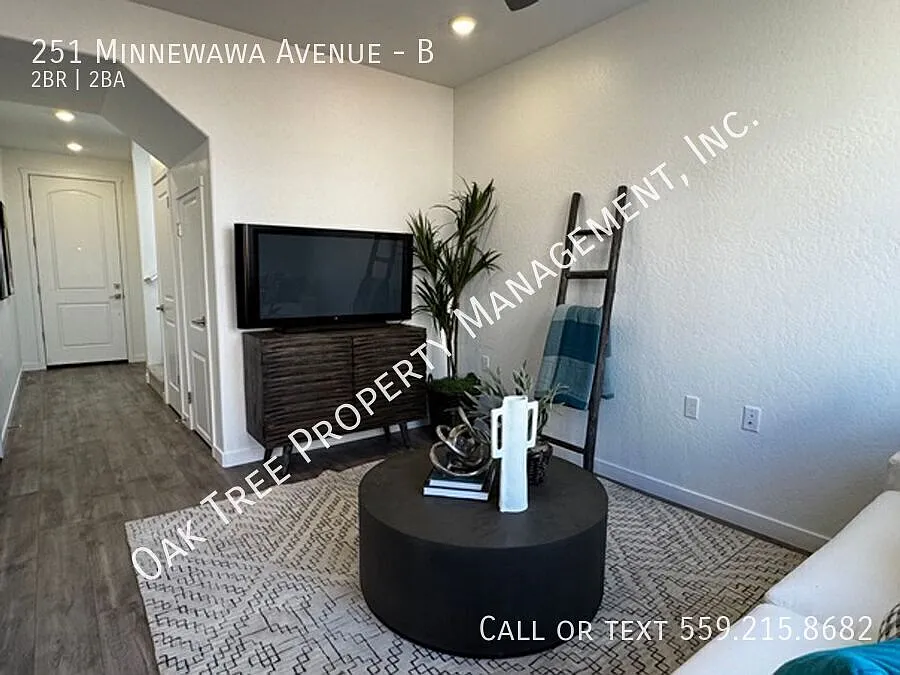 251 Minnewawa Avenue #B (Minnewawa south of Sierra) — Photo 3