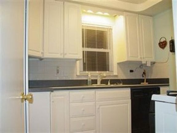 4th image of 5193 Cheltenham Blvd