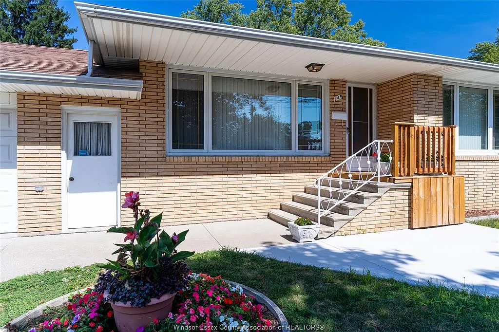 3 bed, $2,700 — Photo 3