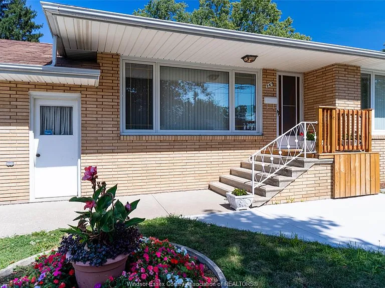 760 Wallace Ave — Photo 3