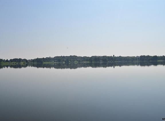 3rd image of 142 Lake Meade Dr