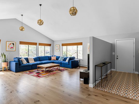 3rd image of 19 Dogwood St