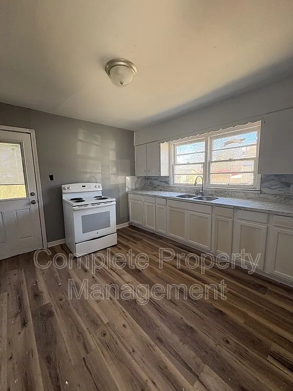3 bed, 1.5 bath, 1042 sqft, $1,050 — Photo 4
