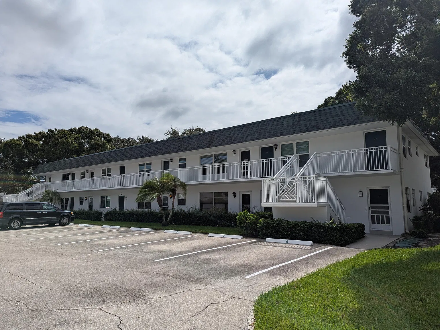 1 bed, 1.5 bath, 695 sqft, $2,400 — Photo 1