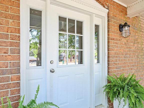 2nd image of 120 Kalmia Cir