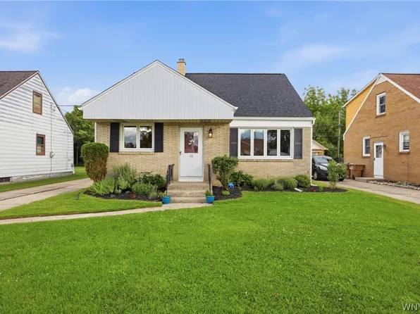 82 Cathedral Ln, Cheektowaga, NY 14225