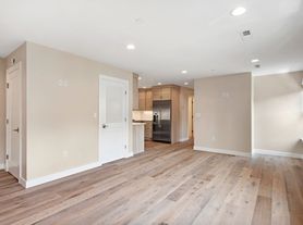 The Breakaway At Salem Common Llc