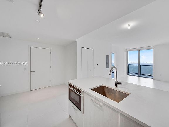 2nd image of 501 NE 31st St Unit 3205