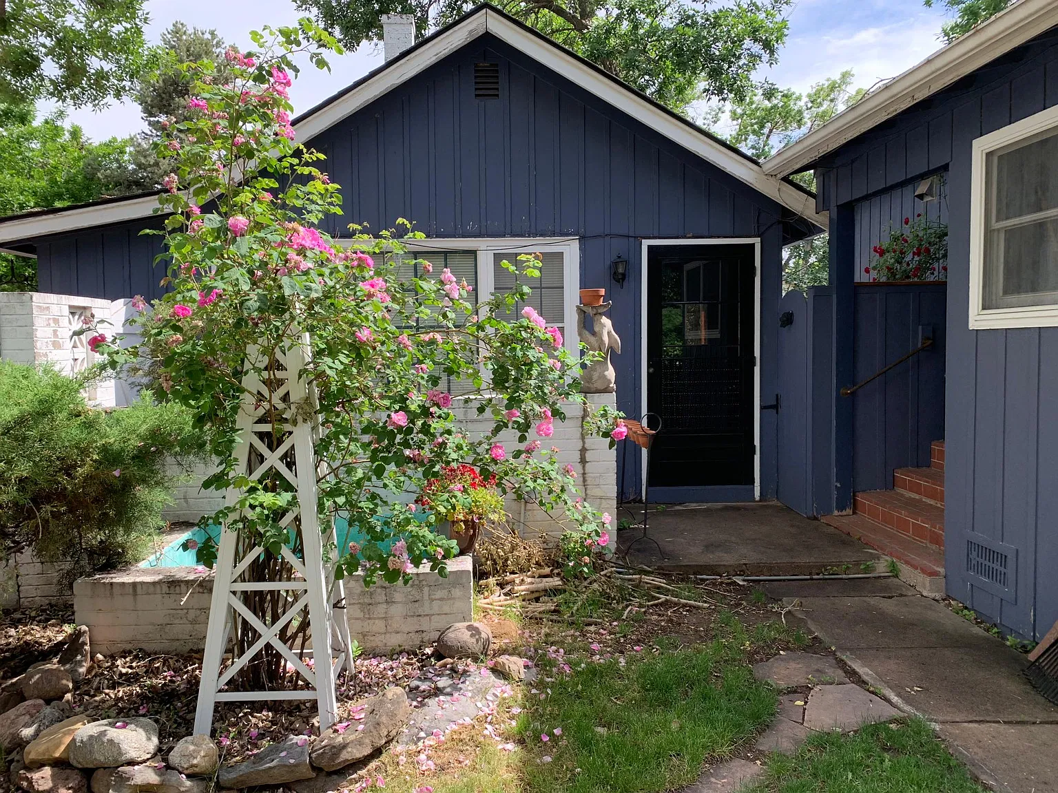 1 bed, 2400 sqft, $3,200 — Photo 1