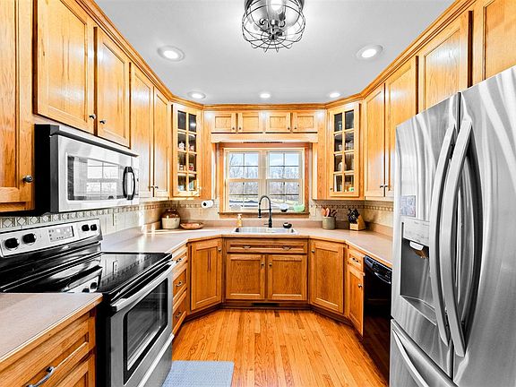 5th image of 1109 Halifax Rd