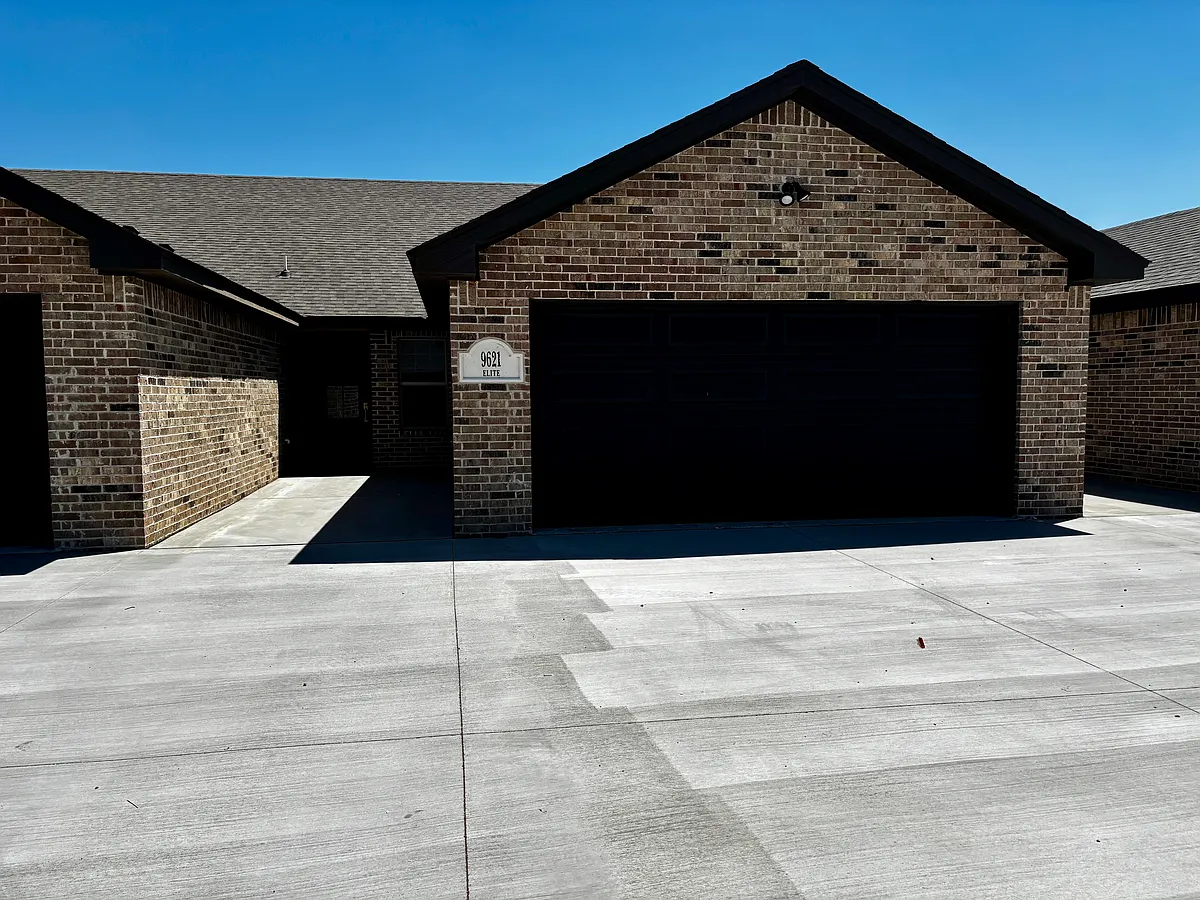 Building Photo - 9621 Elite St