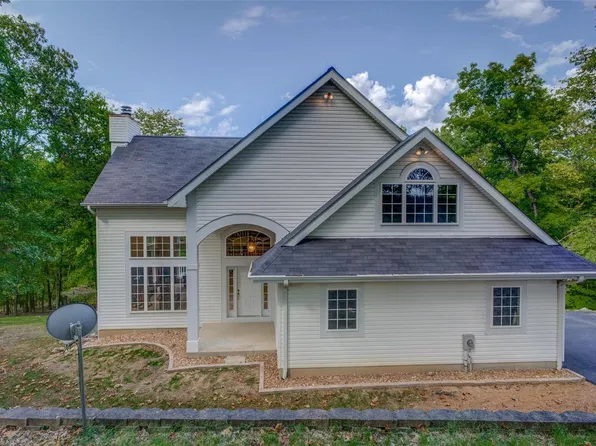 5045 Highland View Dr, Pacific, MO 63069