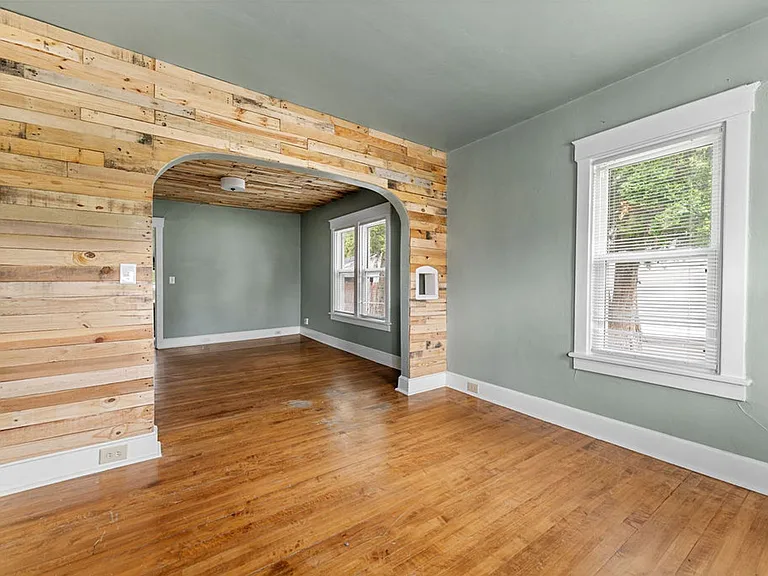 1060 W 10th Ave — Photo 5