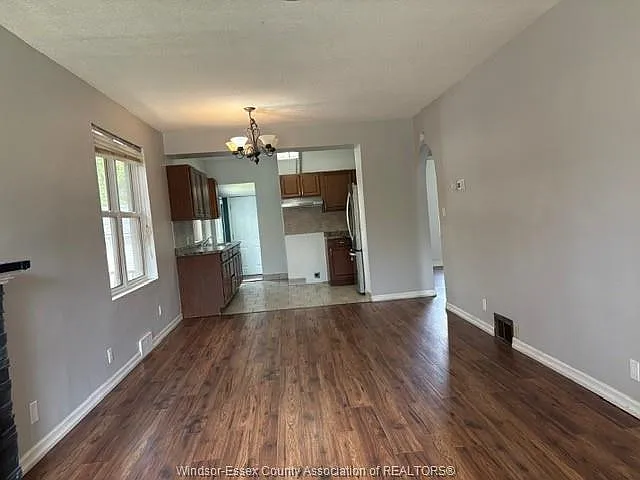1370 Bruce Ave — Photo 4